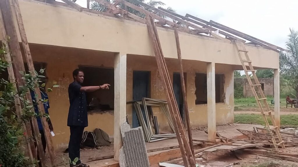 Governor Otti's assistance in restoring the Bende Council Headquarters is commended by Mayor Nwankwo.