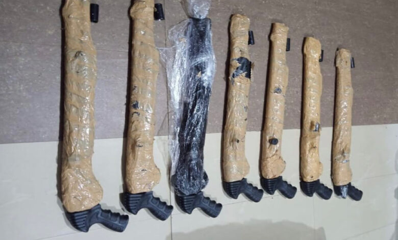 In Anambra, a gunrunner abandons seven pump action rifles.