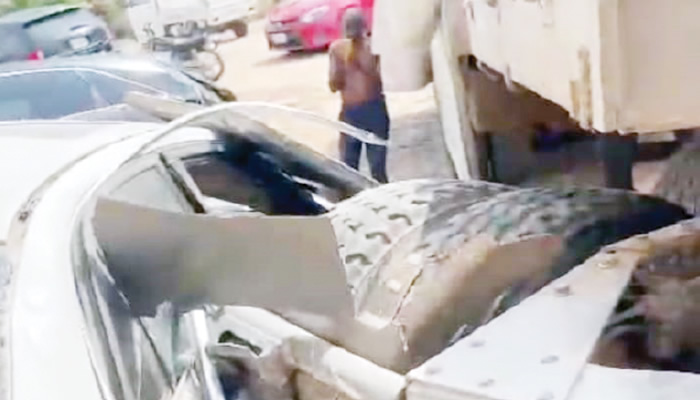 Truck smashes into residential building in Anambra, causing panic